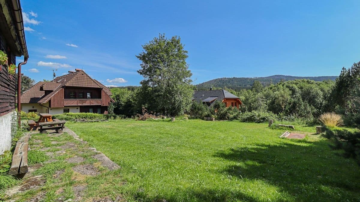 Zahrada, přírodní bazén a sauna — stávající stav